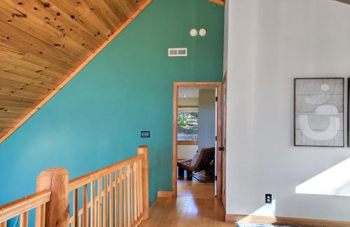 Stunning Mountain Cabin with Views and Hot Tub - Foto 6