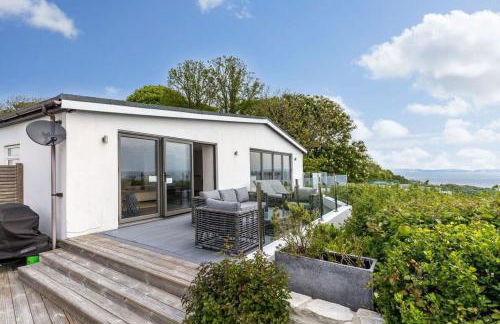 Cove Lodge - Photo 1