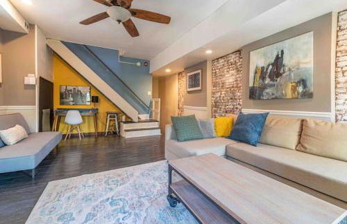 1918 Duplex with Character City Center - Foto 1