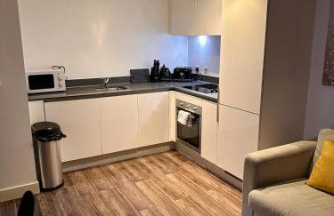 1 Bedroom Apartment- Free Parking, Broad St, City Centre - Photo 6