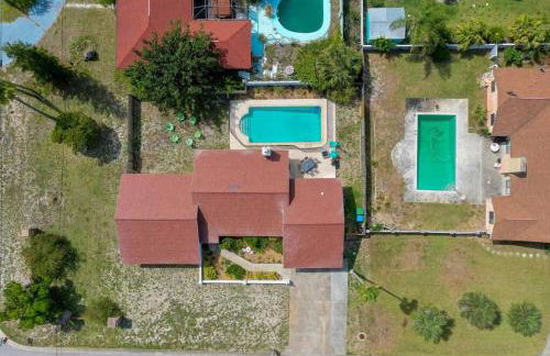 Large pool home and blocks away from the beach - Foto 50