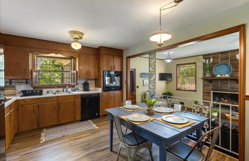 5BR Woodland Retreat on 7 Acres with a Pond - Foto 6