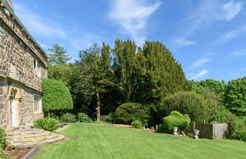 10 Bed Stunning House in village, with Hot Tub - Photo 58