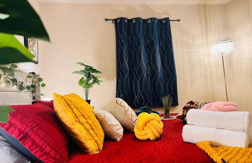 Spacious 4BR Home w Game Room Office Backyard - Foto 22