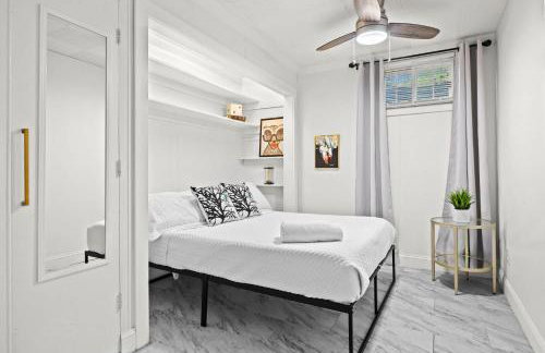 Modern Apartment with Parking & Prime Location - Foto 36