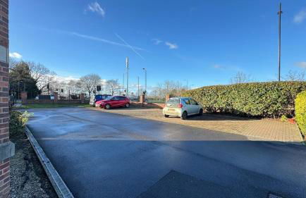 Spacious 2-Bedroom Duplex with Jacuzzi Bath and Free Gated Parking - Foto 34