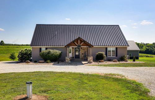 Pond Access and Fishing Cedar Lodge in Versailles - Foto 3