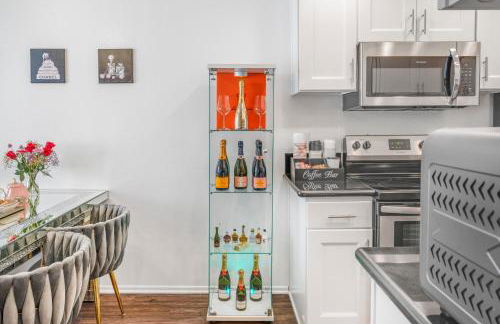 Luxury Pool View Spa Suite-Massage Chair-Steam Sauna-Welcome Champagne ! - Foto 27