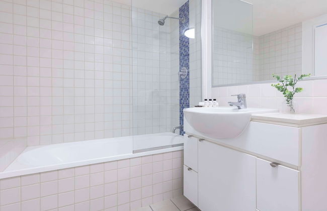 Oaks Brisbane Festival Suites - Photo 28