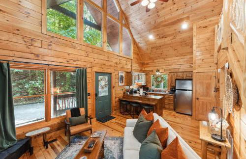 Little Pine Lodge a Smokies Hideaway - 1 mi to GSMNP - King Suite & Loft, Fireplace, Hot Tub & BEARS! - Foto 33