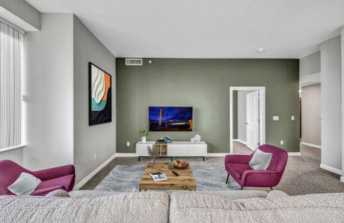 14th Floor Lux Downtown Condo w/ LAKE VIEWS & Gym - Photo 13