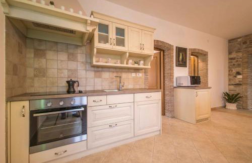 Gorgeous Pool Villa with a fenced garden - Photo 12