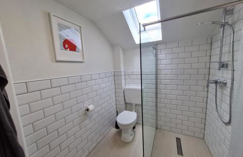 birds-nest Ferienhaus Balkon Waldblick Kamin - Foto 2