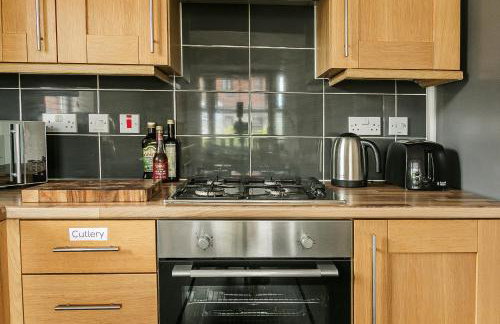 Comfortable 4 Bed Modern Townhouse with Parking - Foto 38