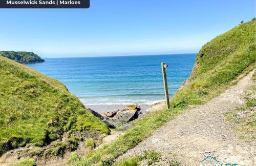 Station Cottage - Gorgeous property with breathtaking views of Neyland Waterway - Photo 23
