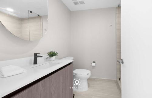 Chic 2BR Apartment Gym & Balcony Views - Foto 22