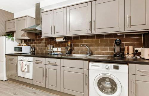 Charming 3BR Flat with Ensuite Master and Balcony - Foto 22