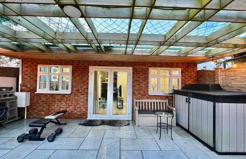 Cosy Stylish Guest House with Private Patio and Gym Gear - Foto 17