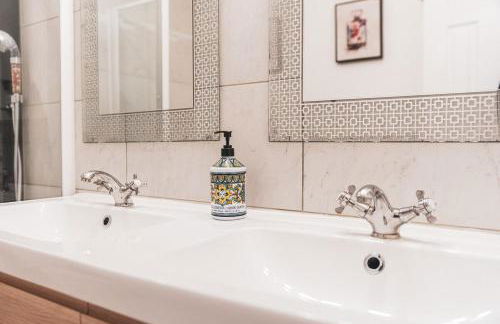 Modern & Airy Silver Lake 2bedroom 2 bath Front House - Photo 10