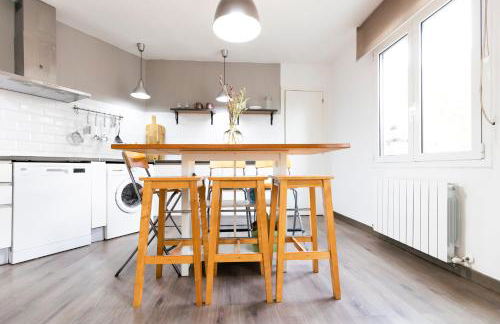 AkomodaT en apartamento luminoso junto al paseo de la ría - Foto 5