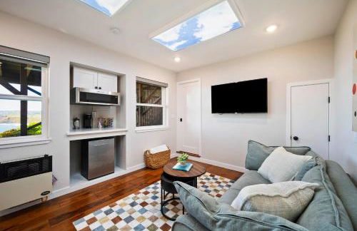 Small Home with Ocean View walk to Restaurants Brewery Shops Beach - Foto 10