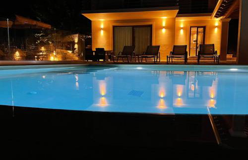 Villa Ozias a modern,spacious, swimmig pool villa. - Foto 35