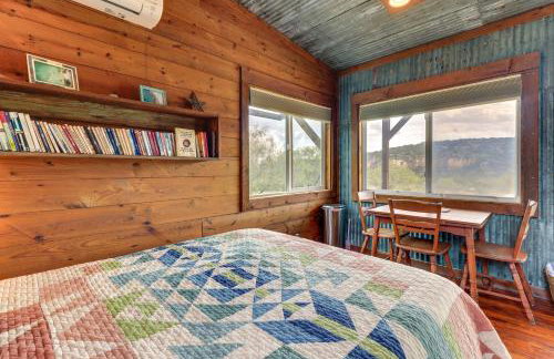 Rustic Eco-Cabin Llano River Getaway on 68 Acres! - Foto 12