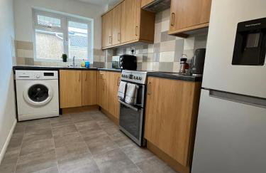 St Denys 2 bedroom flat, Convenient location next to station, Great for contractors - Foto 3