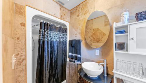 Brookhaven In Law Suite - Foto 5, Shower