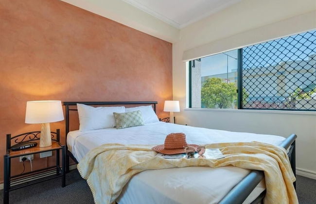 Mid City Luxury Suites - Photo 7