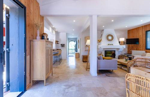 6BR Coastal Villa | Pool | Garden Serenity - Foto 23