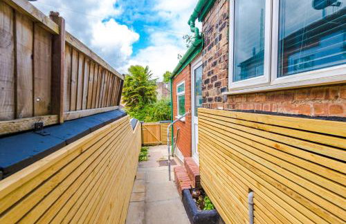 NEW! Spacious 3-Bed Home in Newcastle-under-Lyme by 53 Degrees Property, Ideal for Business, FREE Parking! - Foto 38