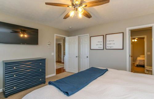 House #04 - Happy Camper-(No Pets) -Private Pier - Photo 12