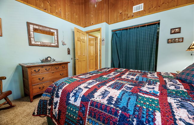 Catalina Retreat -Cozy mountain home in a tree filled neighborhood, plenty of games and a hot tub! - Foto 9