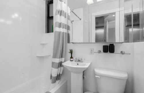 Modern Manhattan Stay in Prime Spot - Foto 12