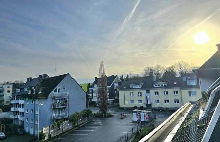 Modern Priv-Room -Gym-Balcony- Ideal for Work&Rest - Foto 13