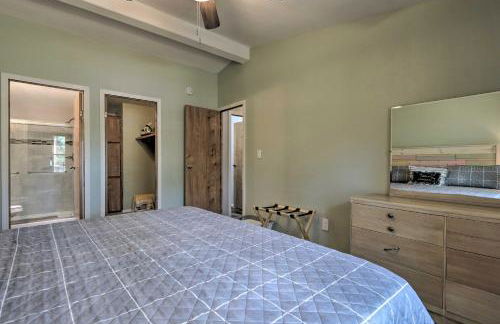 Updated Strawberry Family Cabin with 2 Private Decks - Foto 14