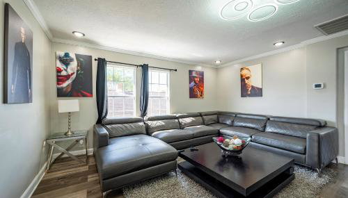 3BR HOME SLEEPS 8 DOWNTOWN Med CTR /pet/EV - Foto 2