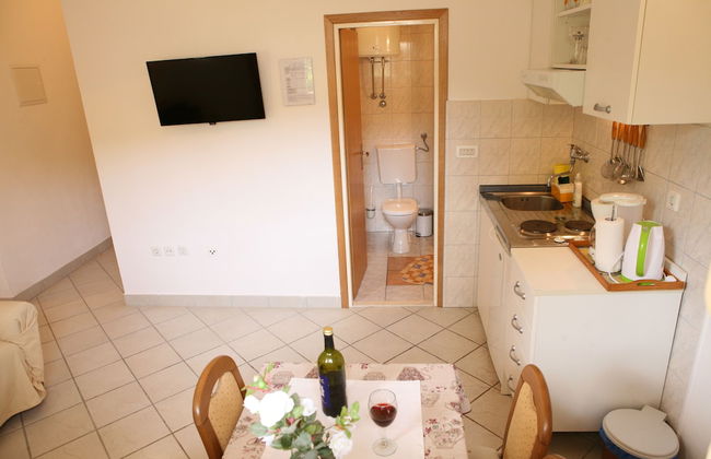 Sea front stone house - Photo 36