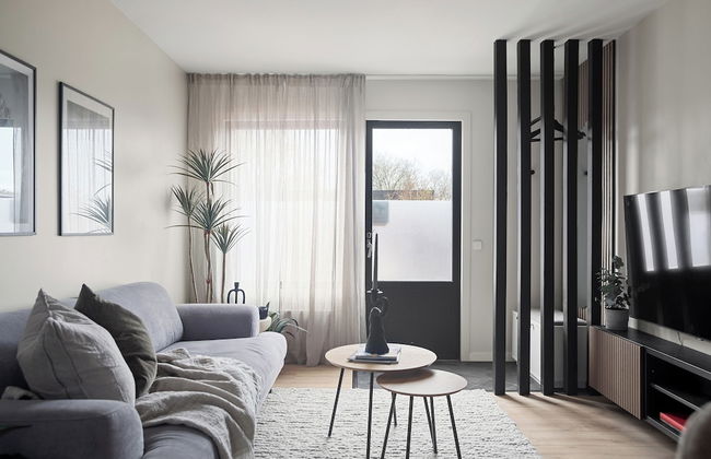 Home Away Apartments - Photo 11