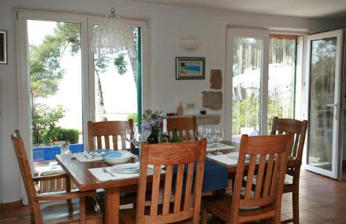 Deluxe Villa Sirena on the beach with Pool - Photo 25