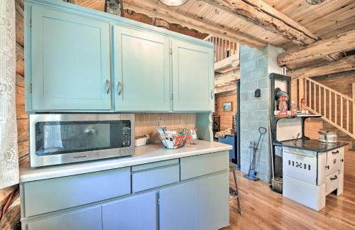 Expansive Moyie Riverfront Cabin - Pets Welcome! - Foto 10