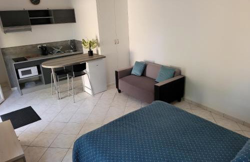 charmant studio de 30 m2 très calme avec sa grande belle terrasse et son jardin PRIVATIF - Foto 6