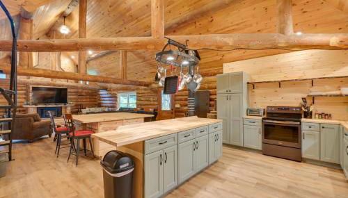 Secluded Greenville Cabin Walk to Moosehead Lake! - Foto 5