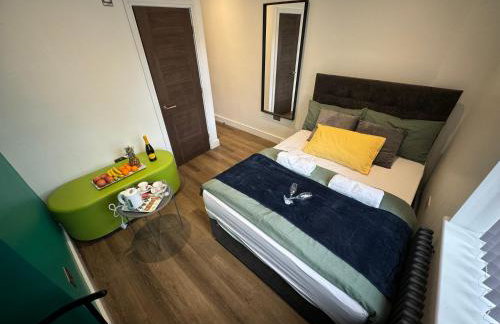 Southgate Luxury Apartments-Jaquzzi Bath-Private Parking- suitable for contractors - Foto 61