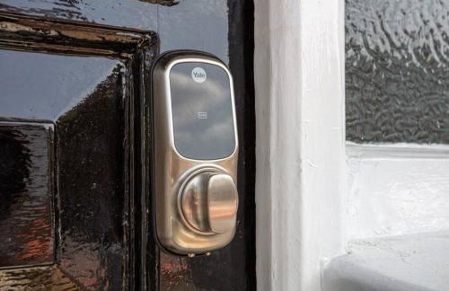 Beautiful 5 Bedroom 4 Bathroom House in W6 by Yoko Property - 10 minute's to Central London - Free Parking, Fast WiFi, Work Desks and SmartTVs with Disney and Netflix - Foto 40