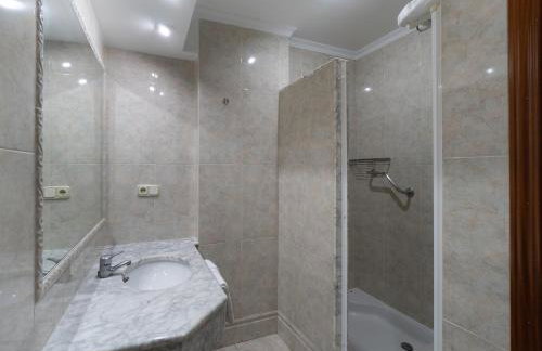 Apartamentos Leonor Carihuela - Photo 16