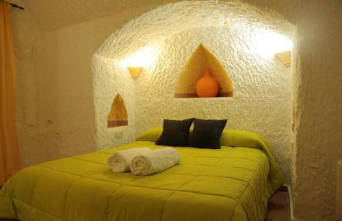 Cuevas la Chumbera - Photo 57