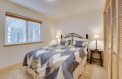 Near Donner Lake and Skiing Soda Springs Cabin! - Foto 17