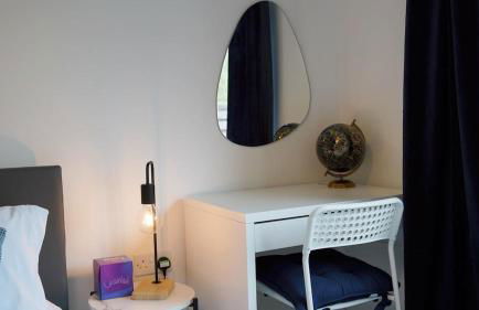 2 Bed Contractor Accommodation - 15min Drive to Heathrow & Windsor - Foto 14